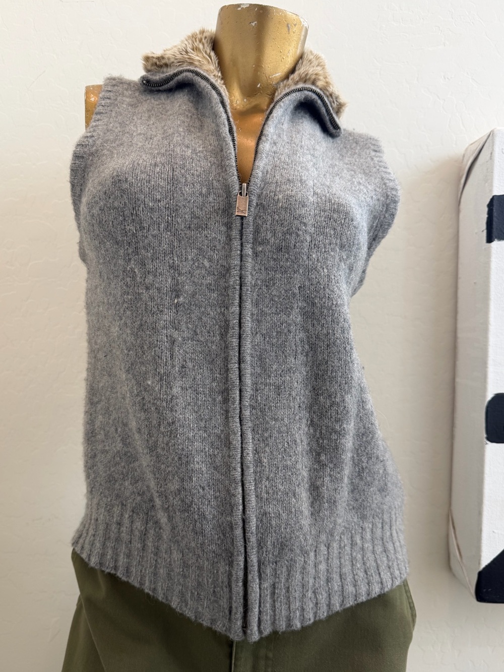 Eddie Bauer Wool Alpaca Blend Faux Fur Trim Full Zip Sweater Vest M - Picture 3 of 8
